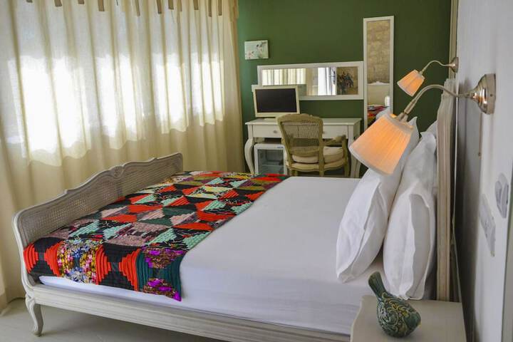 Room 9 of 40