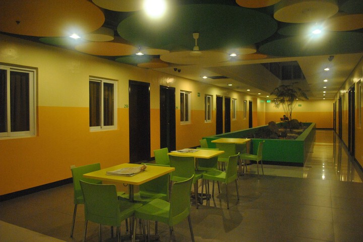 Dining 72 of 108