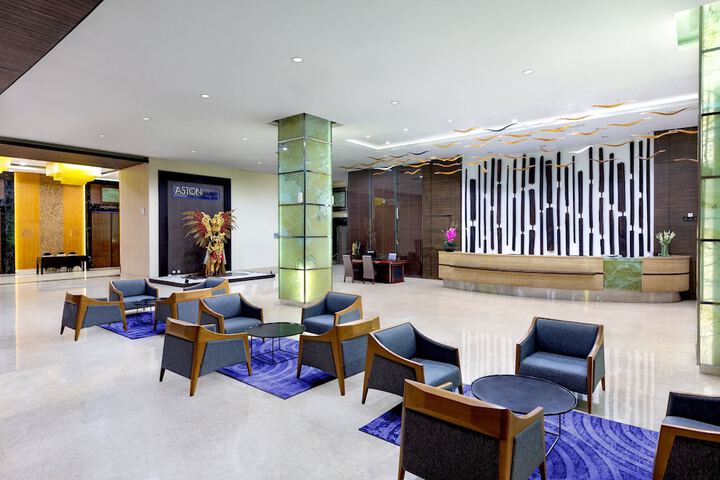 Hotel Lobby