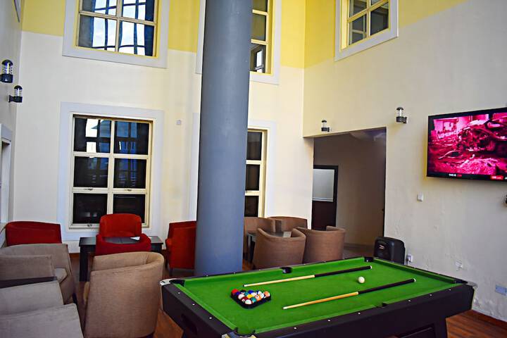Lounge 53 of 67