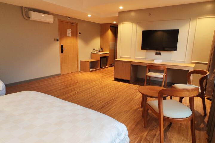 Room 9 of 54