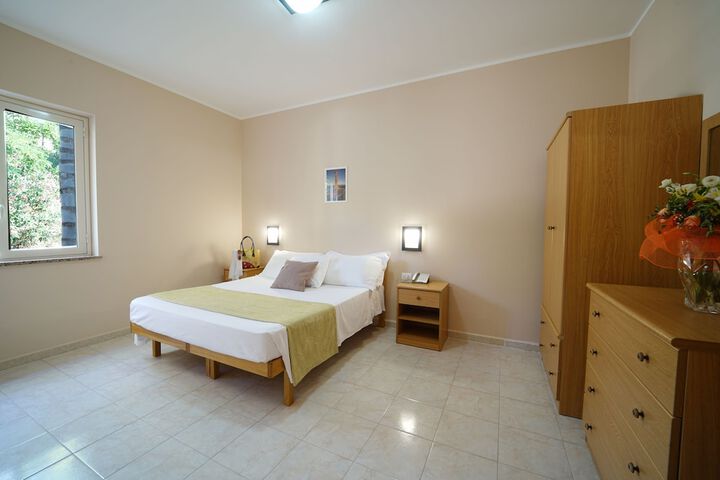 Room 4 of 39