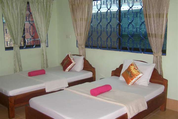 Room 9 of 34