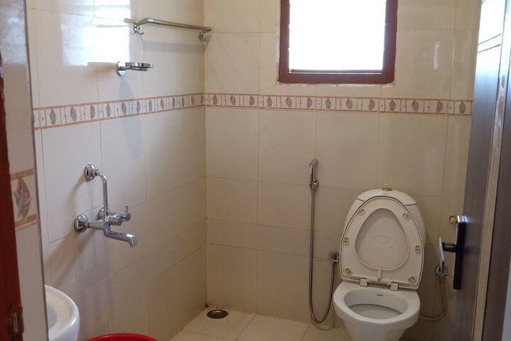 Room 25 of 33