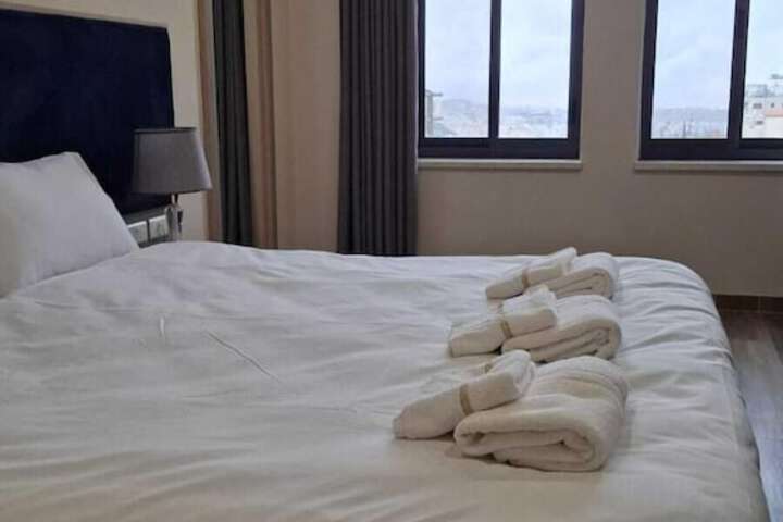 Room 13 of 23