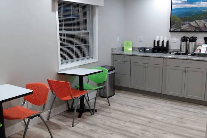 Breakfast/Coffee Service 18 of 29