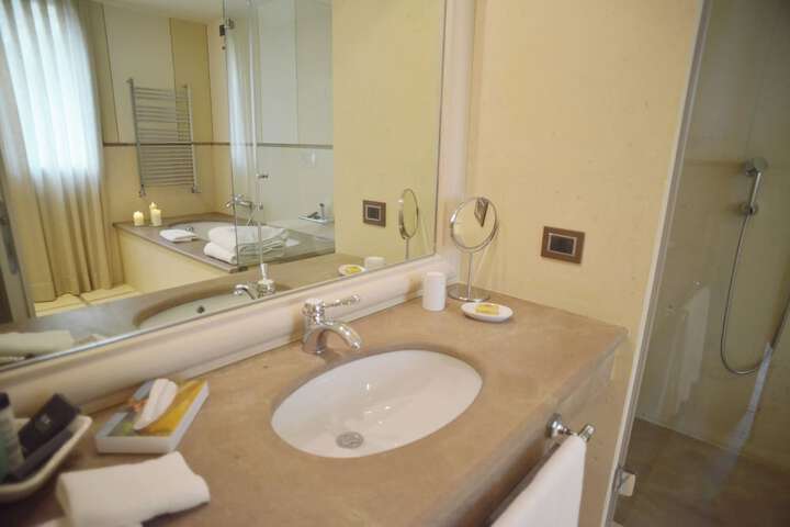 Room 176 of 216