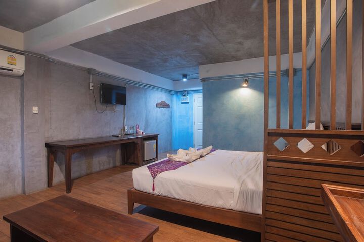 Room 3 of 48