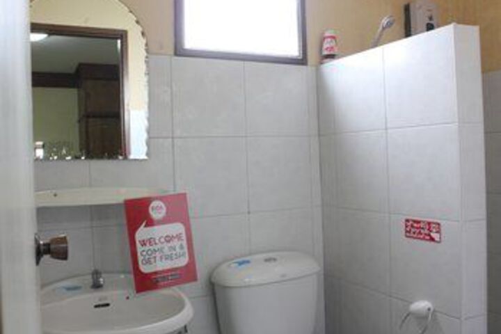 Room 2 of 33