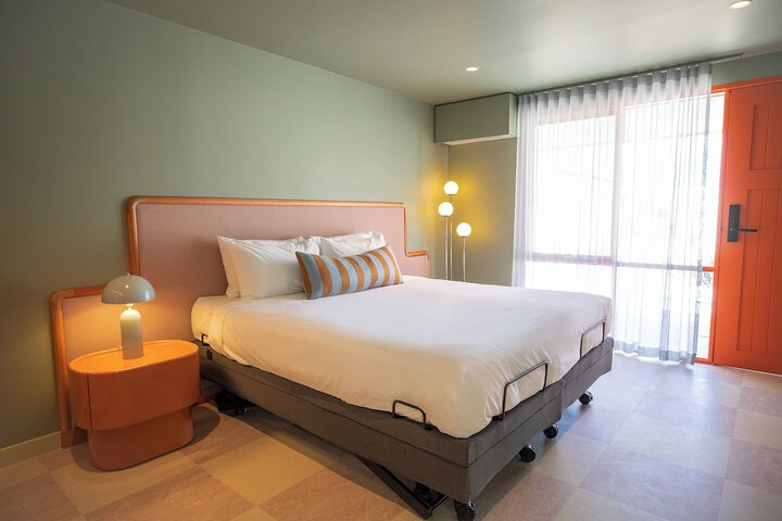 Room 3 of 19