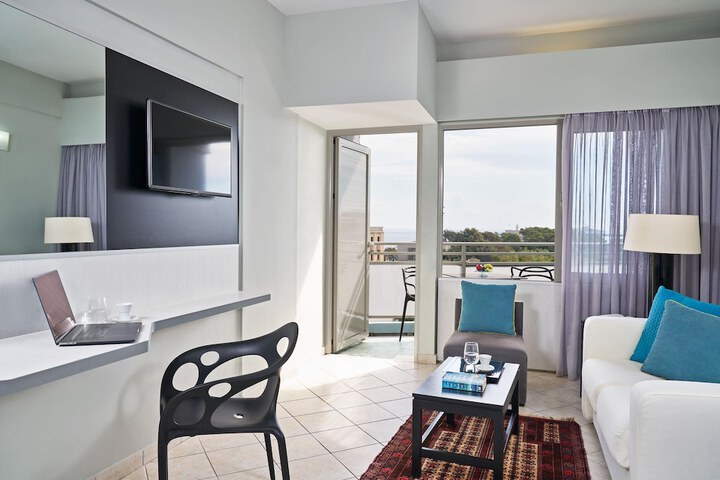 Room 40 of 102