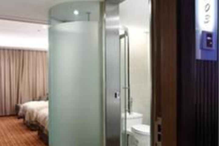 Room 8 of 73