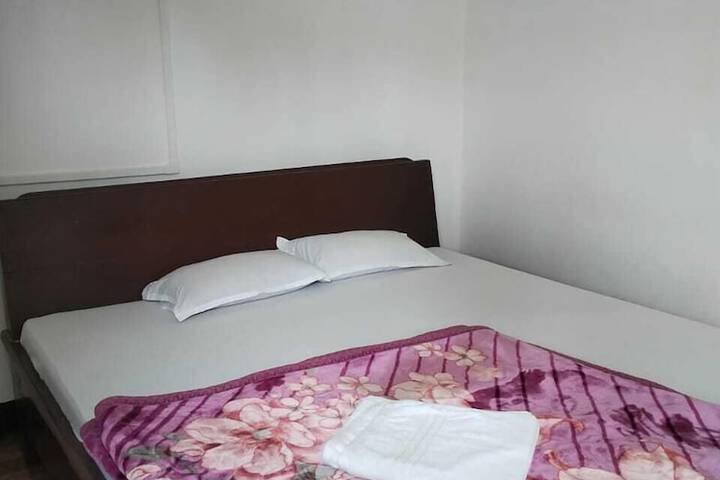 Room 4 of 13