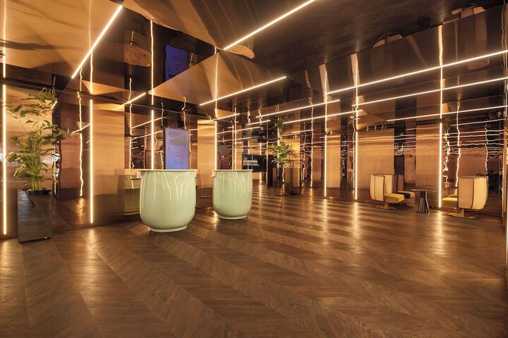 Ballroom/Hall 91 of 109