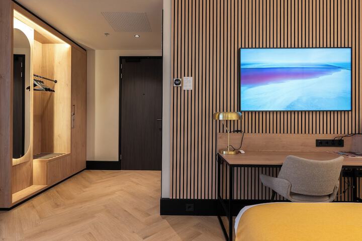 Room 14 of 32