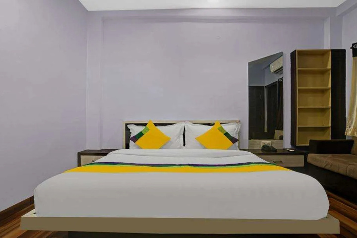Room 6 of 15