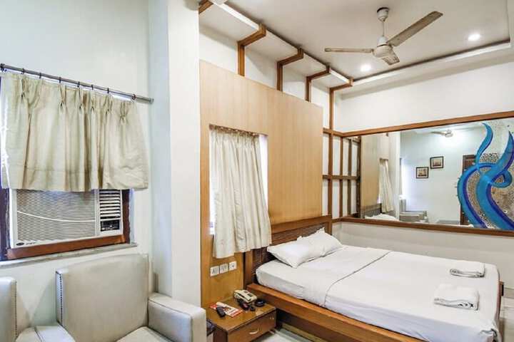 Room 14 of 19