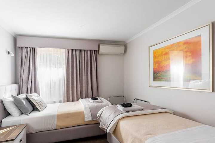 Room 6 of 34