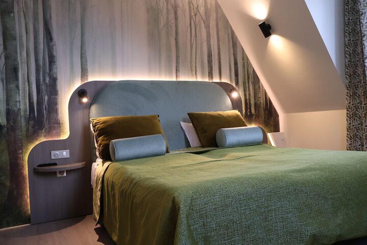 Room 4 of 20