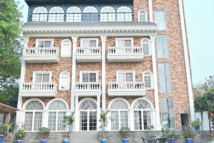 Hotel 153 of 161