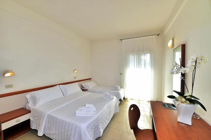 Room 12 of 32