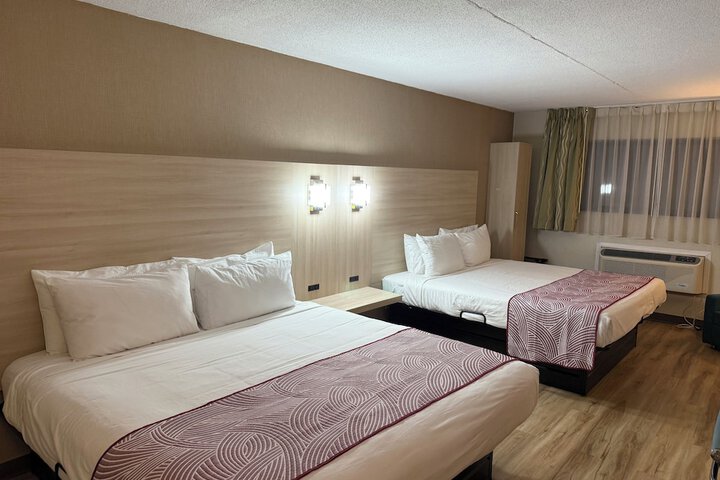 1 King Bed (5 of 6)