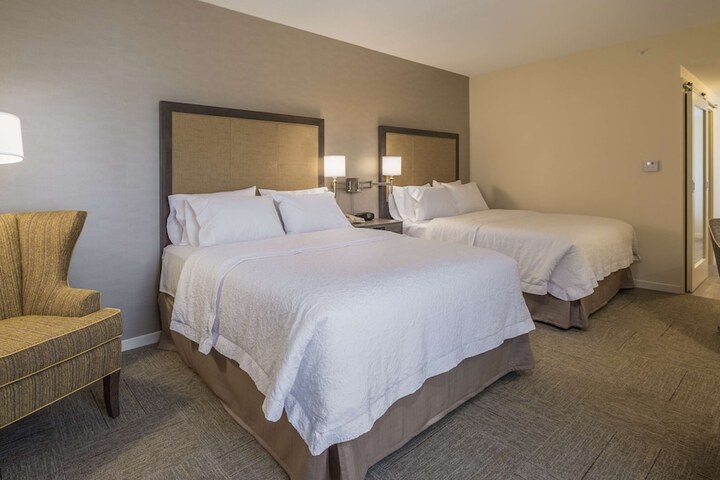 2 Queen Beds (4 of 11)