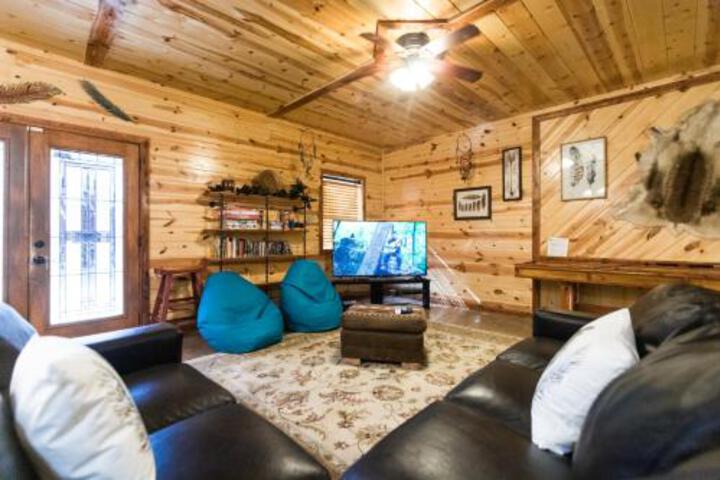 Leaping Lizard Lodge in Broken Bow, OK