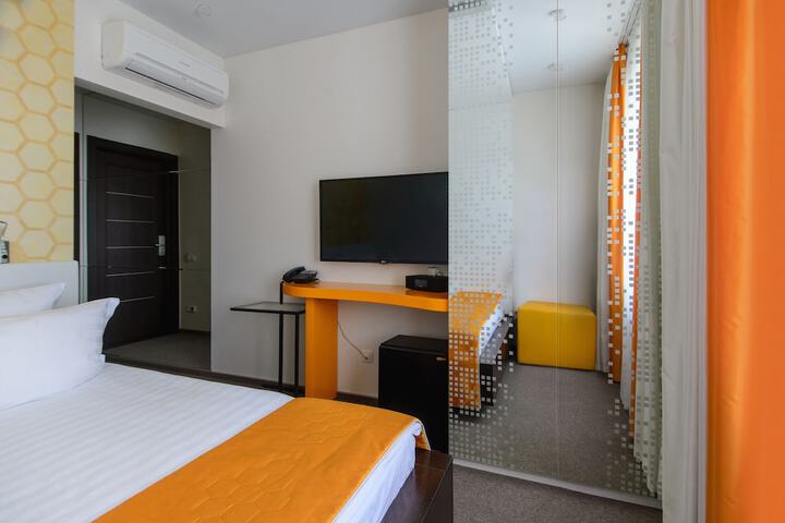Room 21 of 37