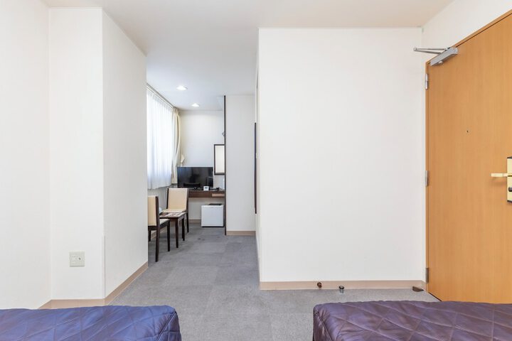 Room 41 of 77