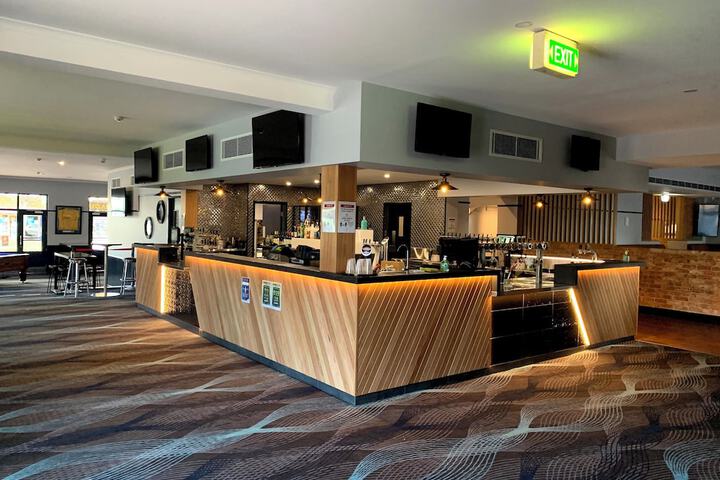 Lounge 15 of 20