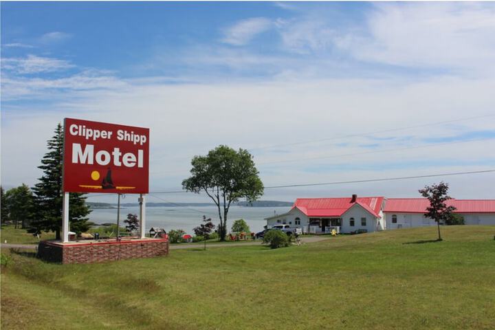 CLIPPER SHIPP BEACH MOTEL in Pocologan, NB