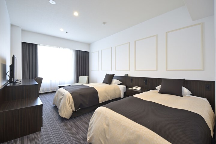 Room 13 of 27