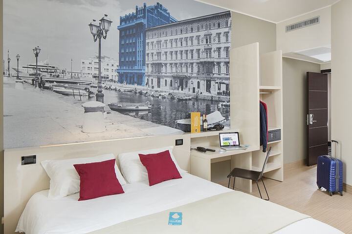 Room 13 of 78