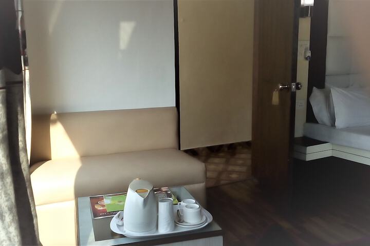 Breakfast/Coffee Service 76 of 120