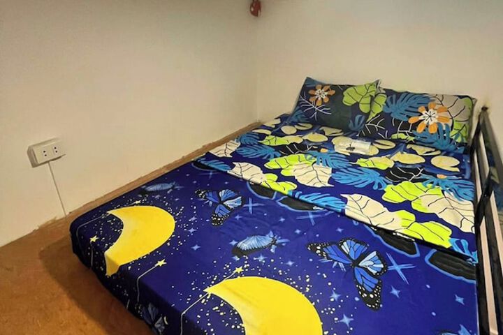 Room 16 of 28