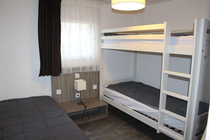 Room 7 of 76