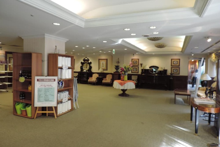 Entrance & Lobby