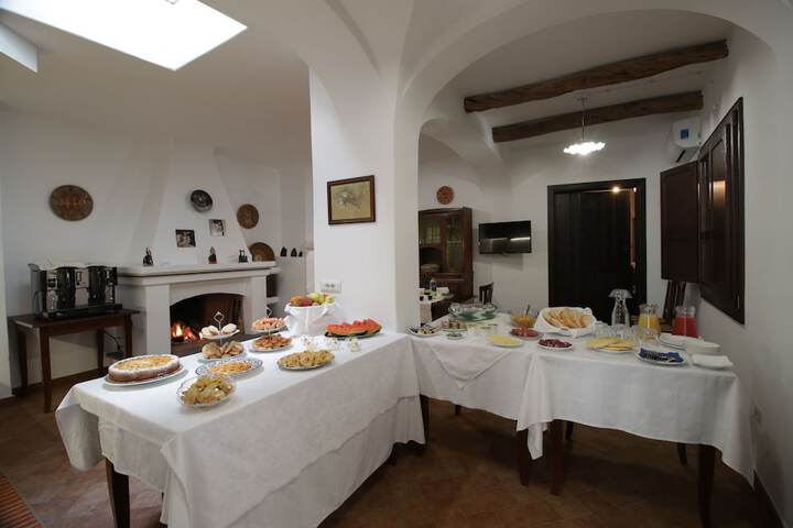 Dining 33 of 44
