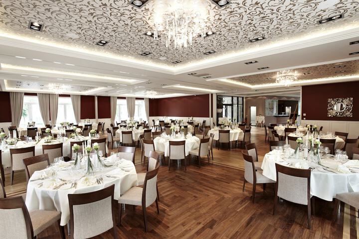 Ballroom/Hall 35 of 46