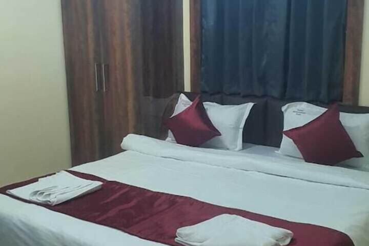 Room 4 of 13