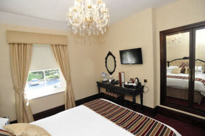 Room 32 of 64