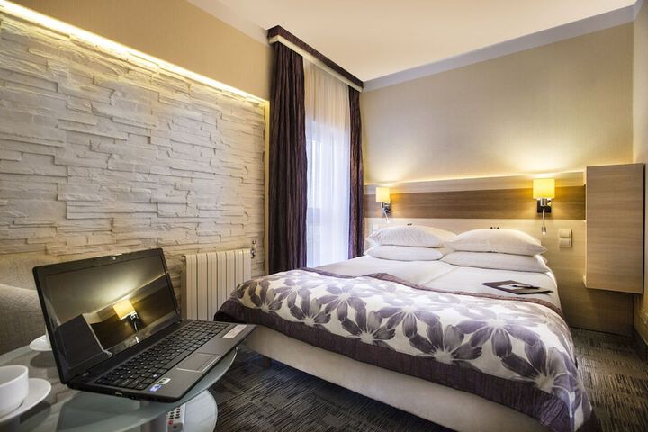 Room 5 of 23