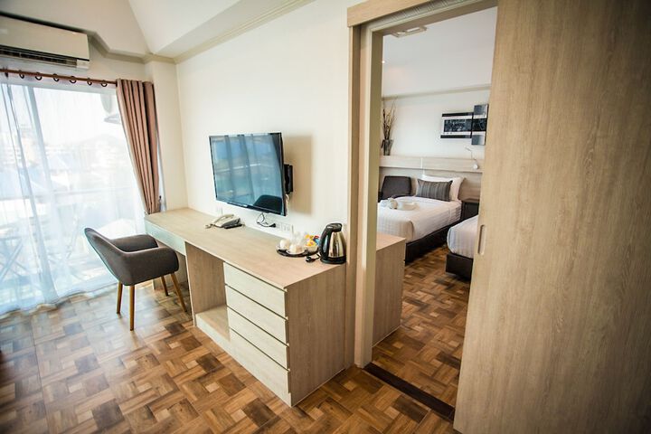 Room 33 of 64