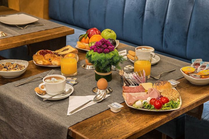 Breakfast/Coffee Service 38 of 44
