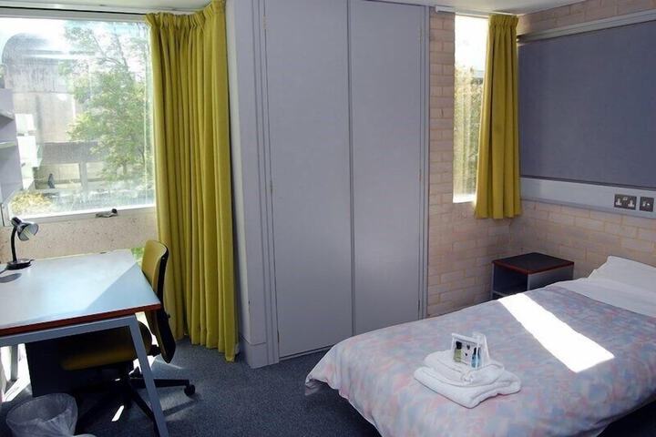 Room 5 of 32