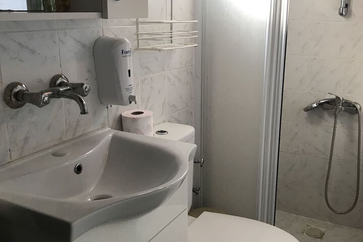 Room 15 of 37