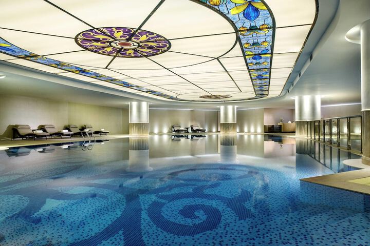 Hotel Pool