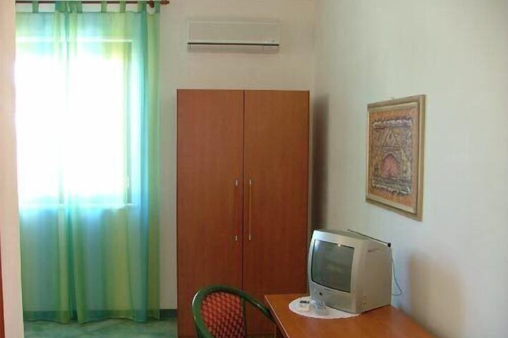 Room 13 of 43