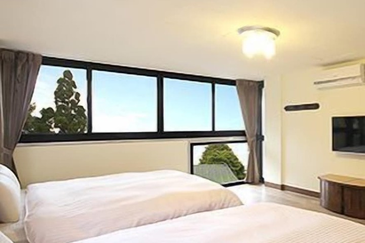 Room 6 of 35